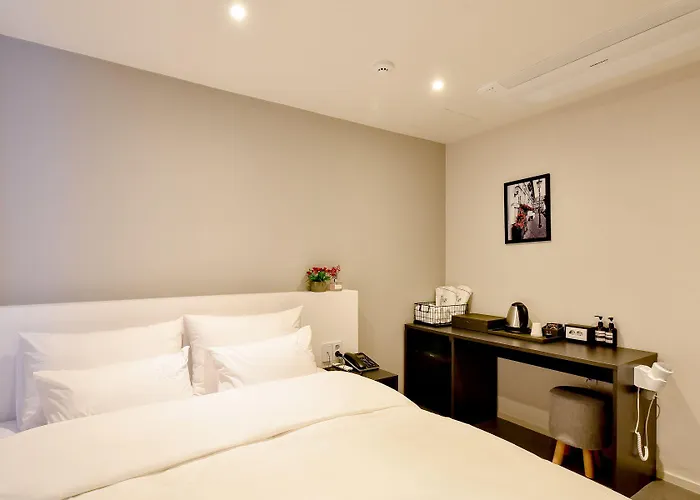 Maison Hotel 3*