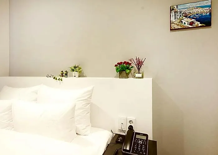 Maison Hotel