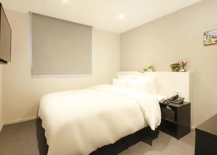 Maison Hotel 3*